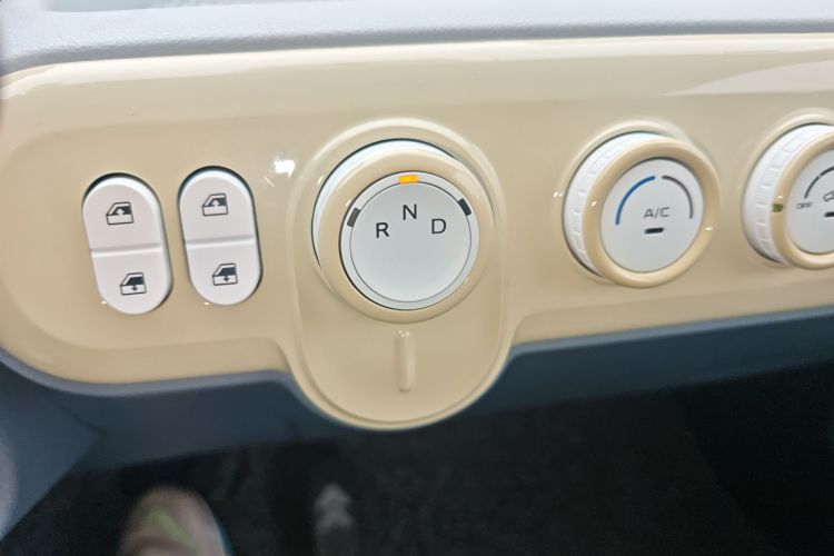 奔腾小马 2025款 222km 灵动马中控内饰18