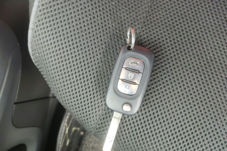 smart forfour 2018款 1.0L 52千瓦灵动版中控内饰7001