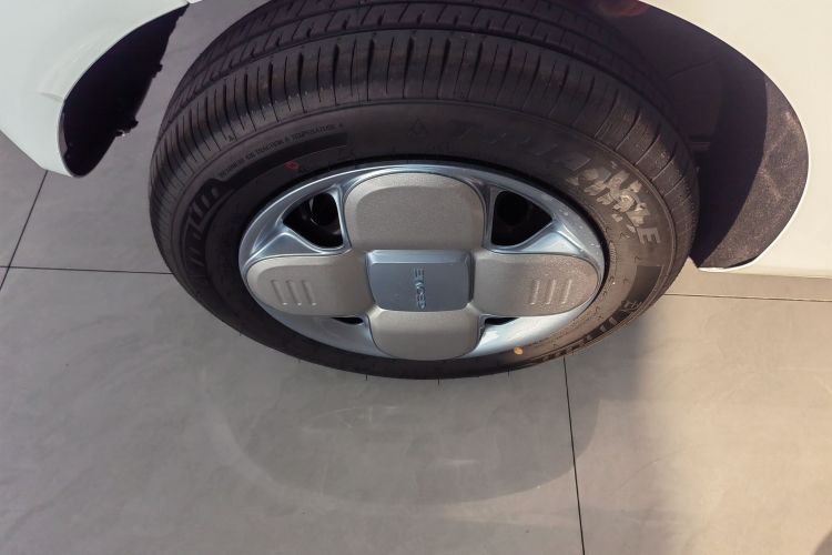 吉利银河 2024款 熊猫mini 200km 耐力熊车身外观6008