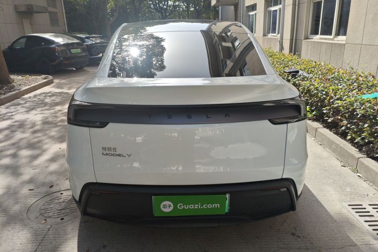 特斯拉 Model Y 2025款 后轮驱动版车身外观6