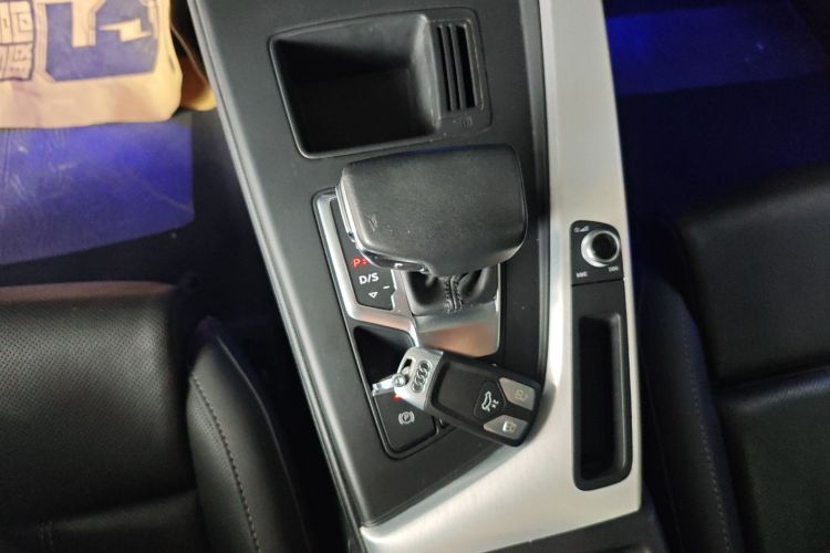 奥迪A4L 2020款 40 TFSI 时尚动感型中控内饰18