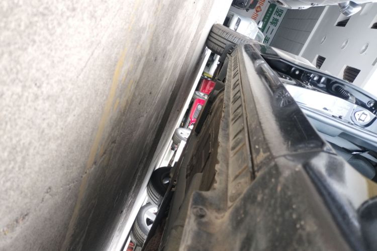 丰田 雷凌 2017款 改款 185T CVT精英版 国VI局部细节9001