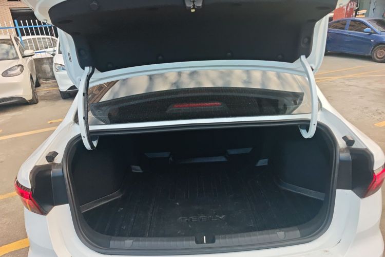 吉利汽车 帝豪 2025款 第4代 1.5L CVT旗舰型机舱底盘23