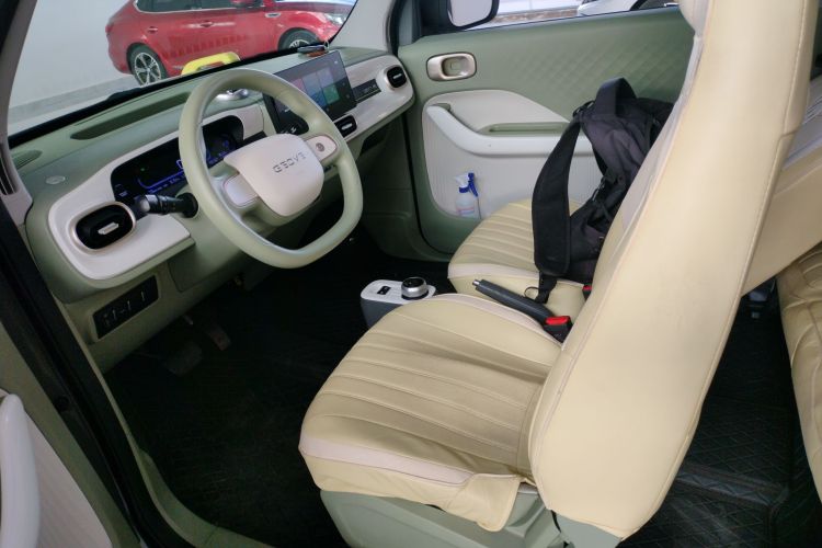 吉利银河 2025款 210km 熊猫骑士中控内饰19