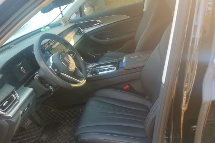 红旗H5 2023款 2.0T 自动智联旗享版中控内饰19