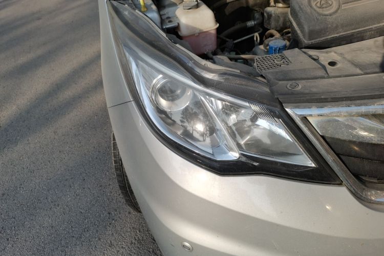 长安凯程 长安欧尚A600 2016款 1.5L 手动豪华型7座车身外观8