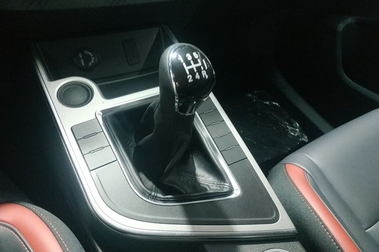 东风风行 风行T5 2022款 盛世款 1.6L 手动筑梦版五座局部细节18