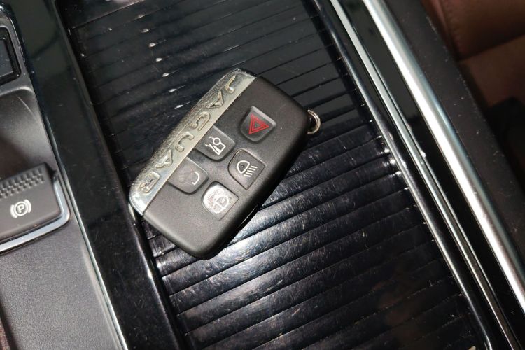 捷豹XFL 2018款 XFL 2.0T 250PS 豪华版中控内饰11