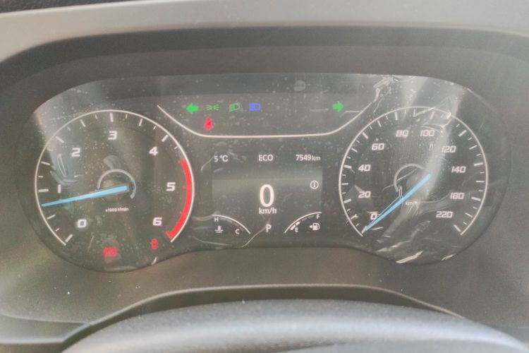 江铃福顺 2025款 2.0T 8AT柴油中轴中高顶商运型多功能乘用车7座局部细节14