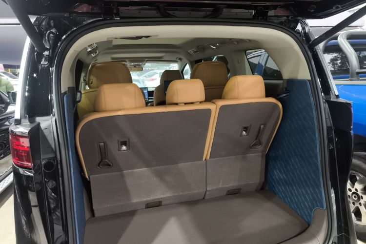 腾势D9 2022款 DM-i 970 四驱尊荣型机舱底盘23