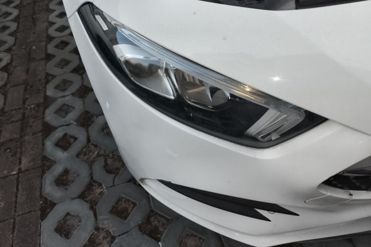 奔驰A级 2020款 A 200 L 运动轿车车身外观8