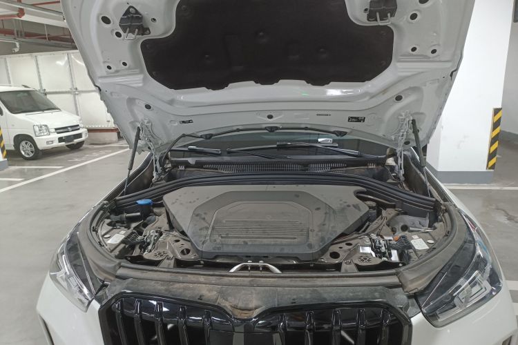 宝马iX1 2023款 eDrive25L M运动套装机舱底盘24