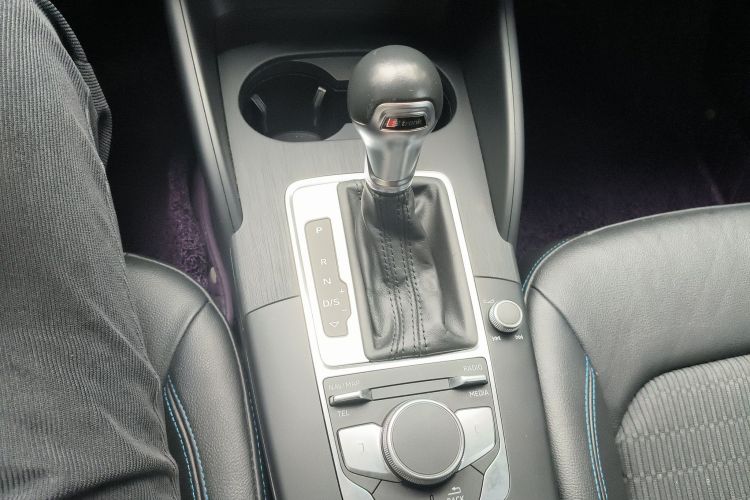 奥迪A3 2018款 30周年年型 Limousine 35 TFSI 时尚型中控内饰18