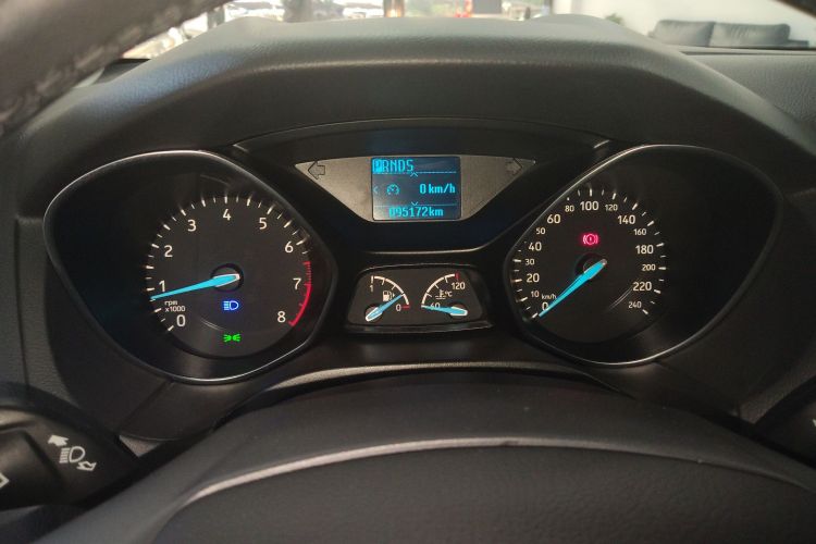 福特 福克斯 2018款 三厢经典 1.6L 自动风尚型智行版中控内饰14