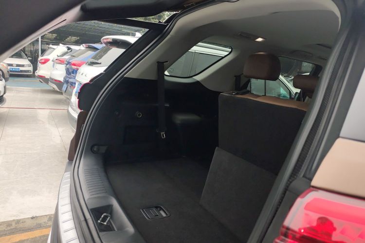 长安CS95 2017款 2.0T 两驱智拓版机舱底盘23