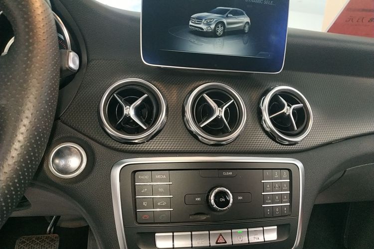 奔驰GLA 2019款 GLA 200 动感型局部细节16