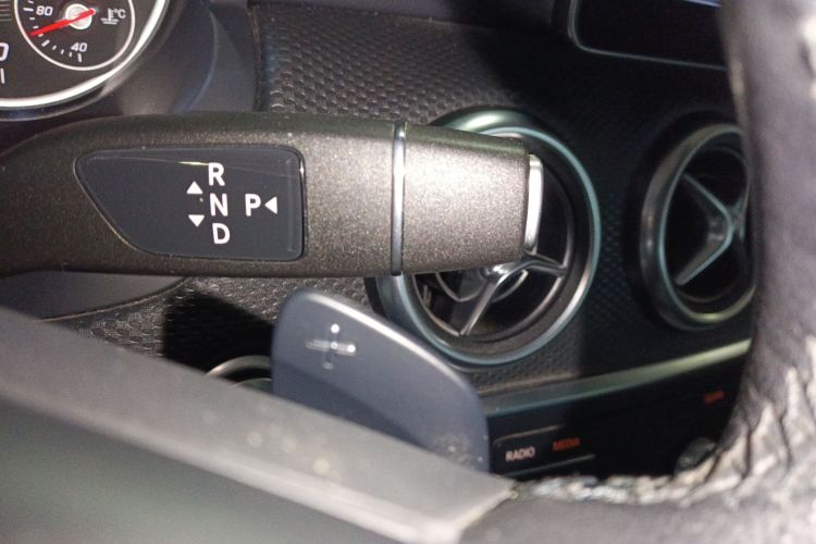 奔驰A级(进口) 2018款 A 200 动感型局部细节18