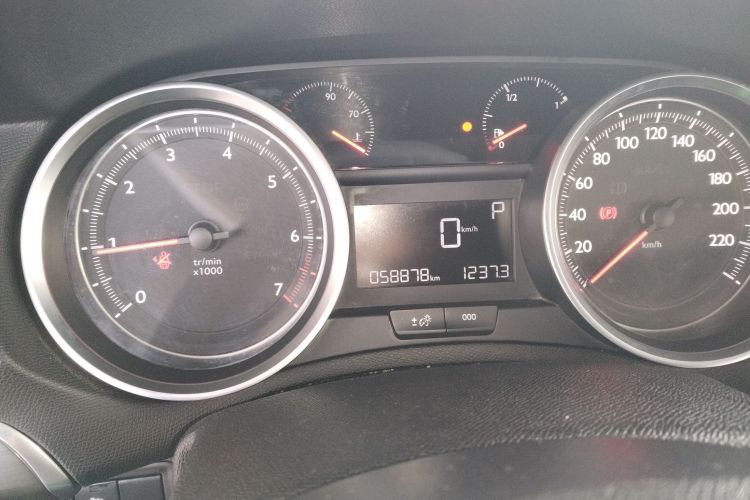 标致408 2016款 1.6T 自动豪华版中控内饰14