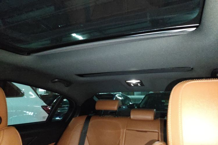 捷豹XEL 2024款 2.0T 250PS R-DYNAMIC S耀黑运动版局部细节22