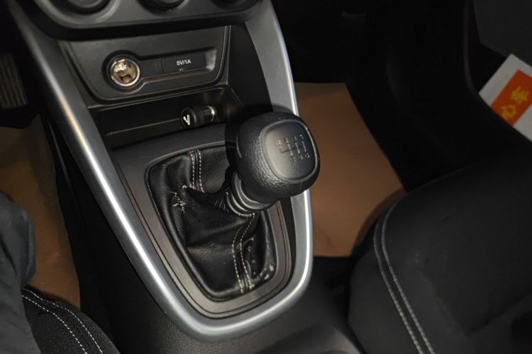 宝骏510 2019款 1.5L 手动劲享型77kW 国VI中控内饰18