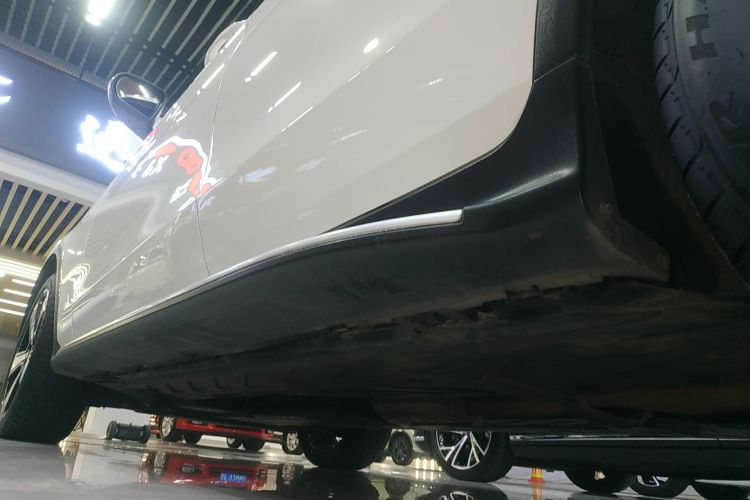 奔驰GLC 2019款 改款 GLC 300 L 4MATIC 动感型局部细节9002