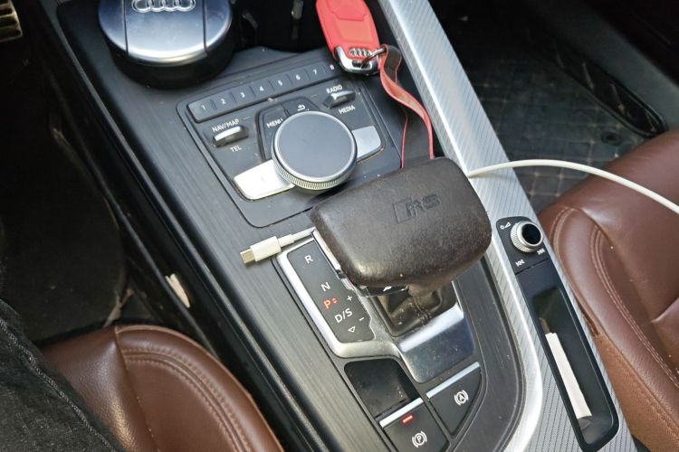 奥迪A4L 2018款 30周年年型 40 TFSI 时尚型局部细节18