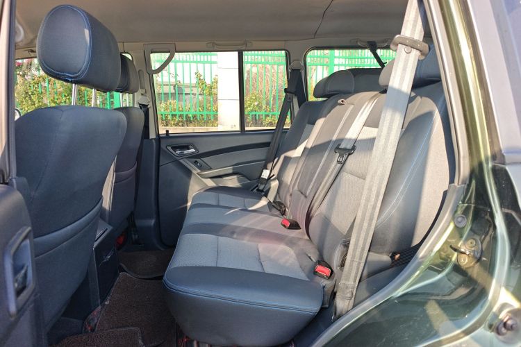 猎豹汽车 猎豹Q6 2015款 2.4L 手动两驱精英型中控内饰21