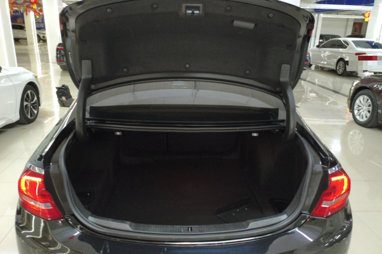 别克 君越 2018款 20T 精英型中控内饰23