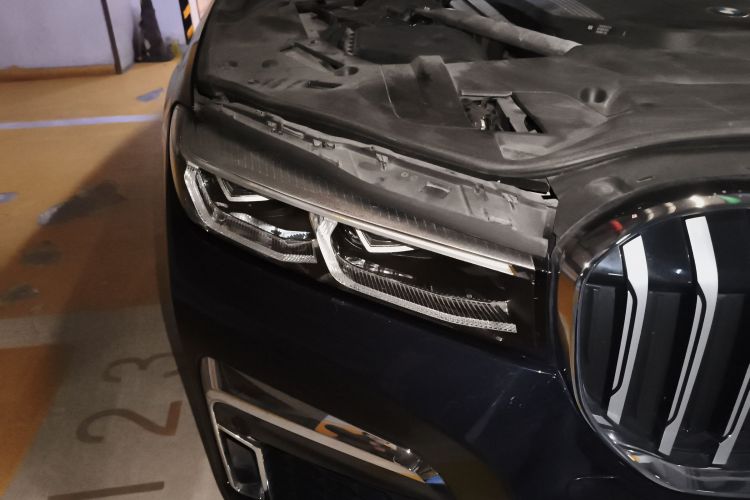 宝马7系 2021款 740Li 领先型 M运动套装车身外观8