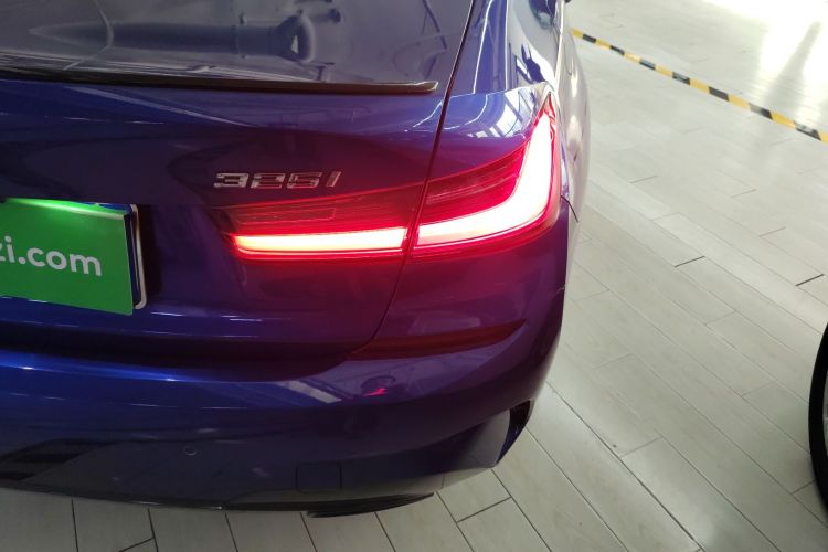 宝马3系 2020款 325i M运动曜夜套装车身外观9