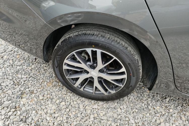 吉利汽车 帝豪 2025款 第4代 1.5L 手动龙腾版车身外观6008