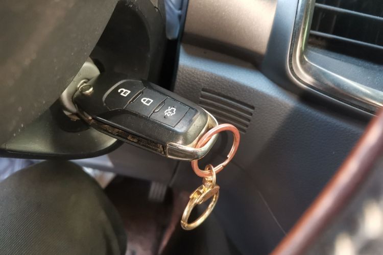 福特 撼路者 2017款 2.0T 汽油自动四驱豪华版 7座中控内饰11