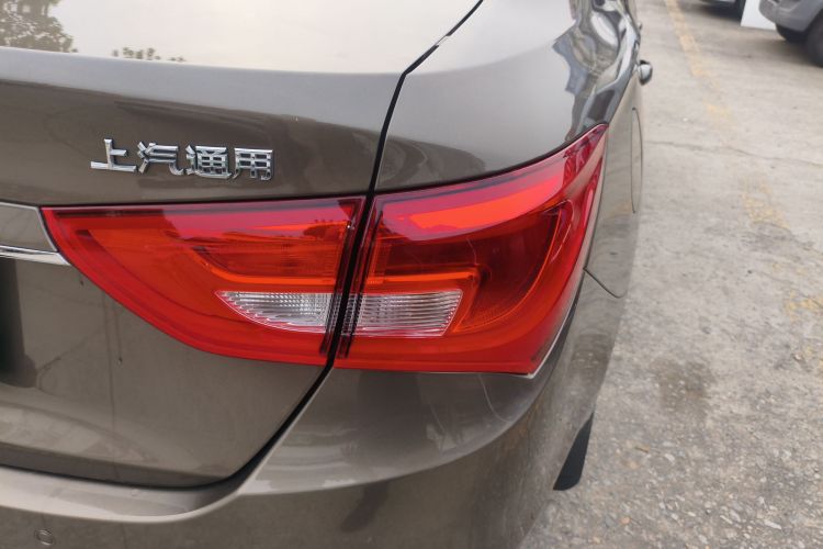 别克 英朗 2017款 15N 自动精英型车身外观9