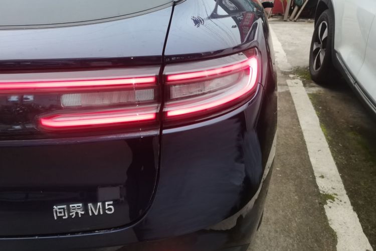 鸿蒙智行 问界M5 2022款 增程后驱标准版车身外观6006