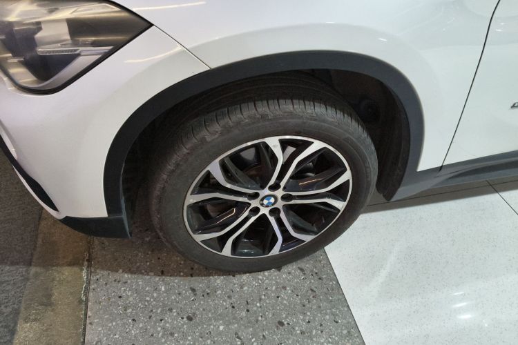 宝马X1 2018款 sDrive20Li 领先型车身外观6007