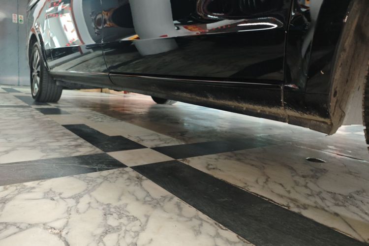 奔驰 威霆 2023款 2.0T 精英版 7座局部细节9001