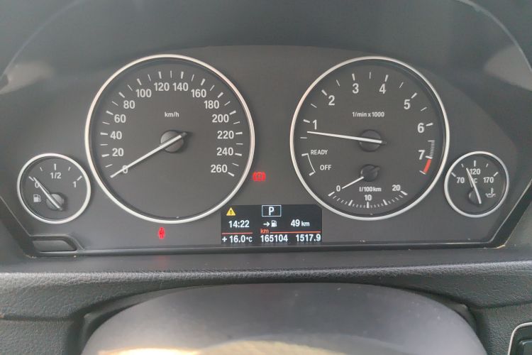 宝马3系 2013款 316i 进取型中控内饰14