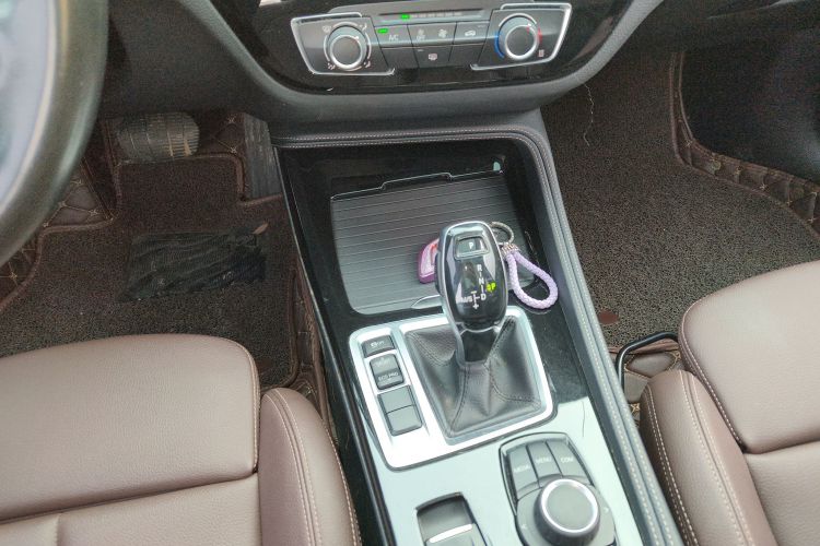 宝马1系 2020款 120i M运动套装中控内饰18