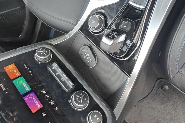 领克01 EM-P 2018款 1.5T PHEV 劲Pro 国V中控内饰7001