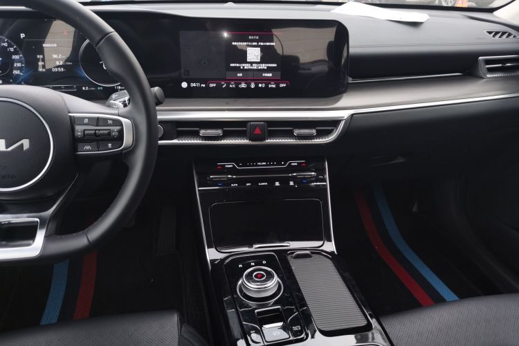 起亚K5 2025款 1.5T 尊贵版中控内饰16