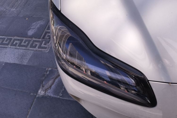 五菱汽车 五菱缤果PLUS 2024款 330km 五座版车身外观8