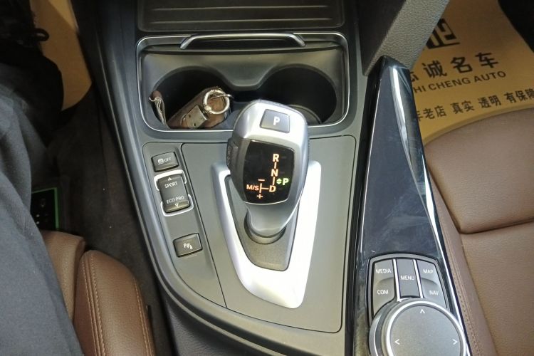 宝马3系 2019款 320Li 时尚型中控内饰18