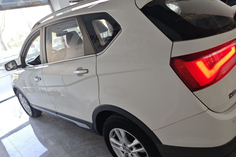 宝骏560 2016款 1.8L iAMT精英型车身外观6003