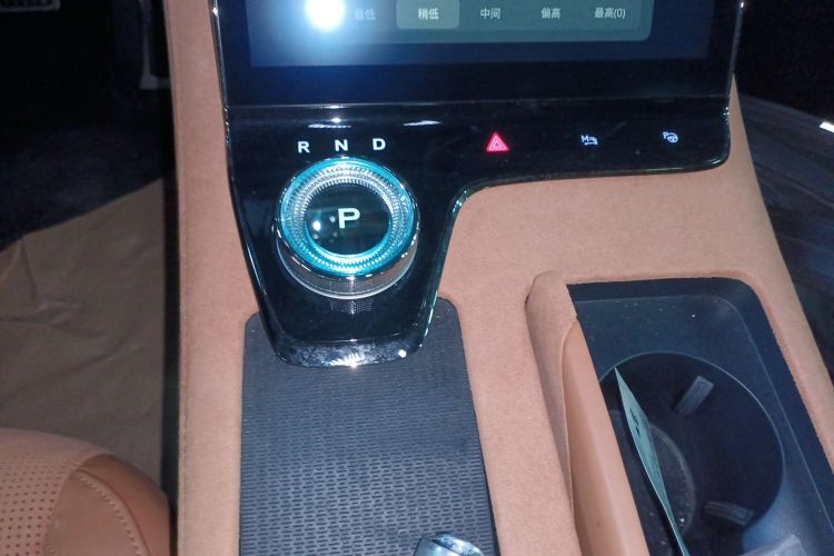 岚图汽车 岚图追光 2024款 PHEV 四驱超长续航旗舰版中控内饰18