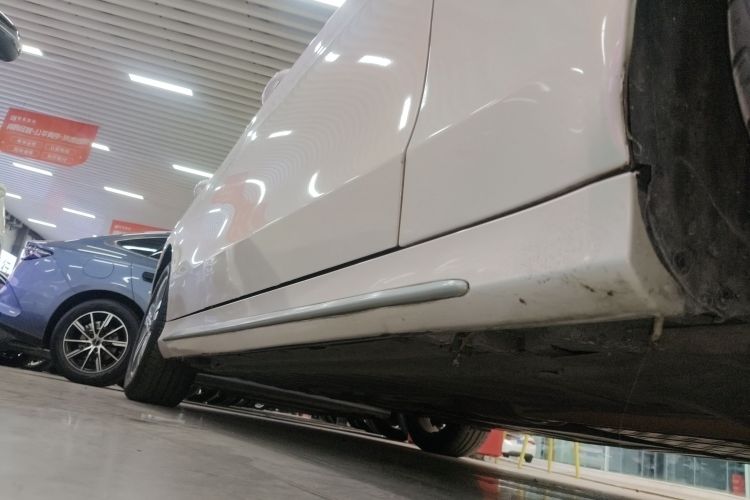 奔驰C级 2019款 C 260 L 运动版局部细节9001