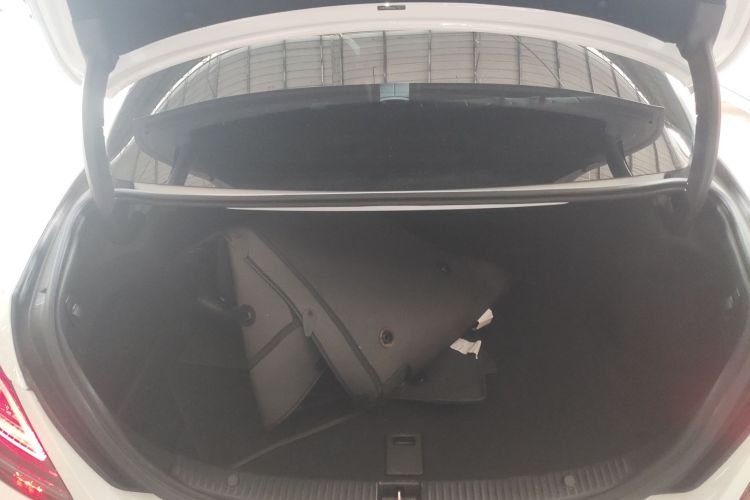 奔驰C级 2021款 C 200 L 时尚型运动版机舱底盘23