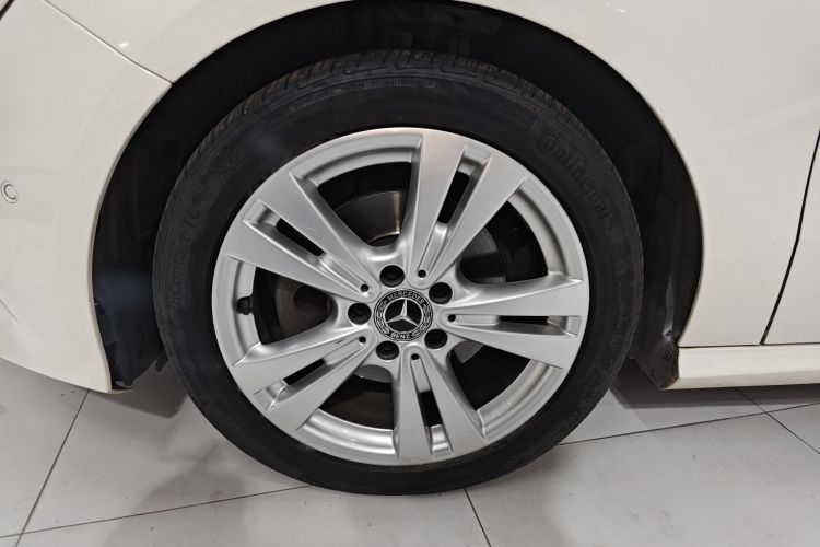 奔驰A级(进口) 2018款 A 200 动感型车身外观6007