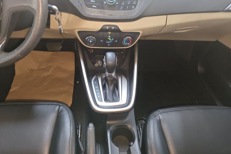 福特 福睿斯 2015款 1.5L 自动舒适型中控内饰18