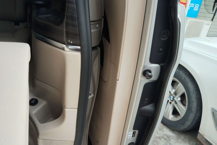 奔驰V级 2017款 V 260 领航版中控内饰49