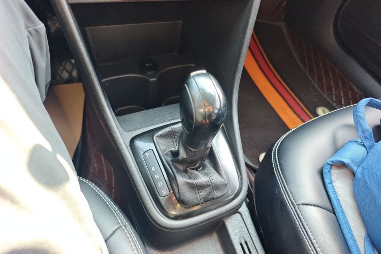 大众 桑塔纳 2015款 1.6L 自动风尚版中控内饰18